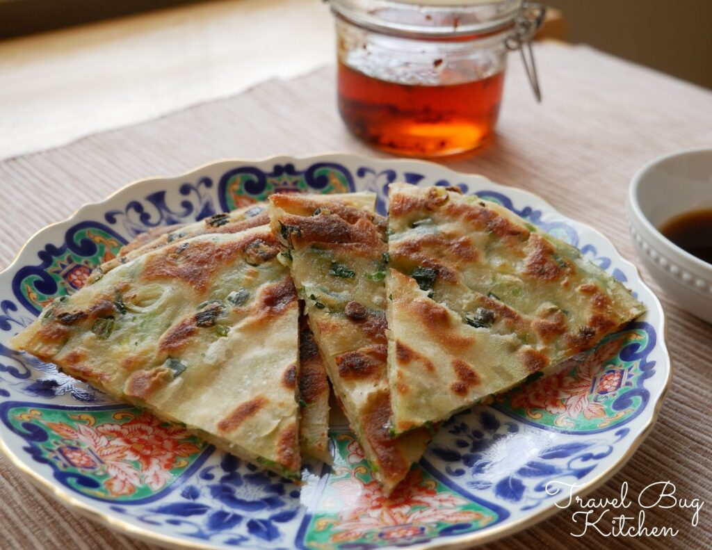 Scallion Pancake 葱油餅(ツォンヨゥピン)