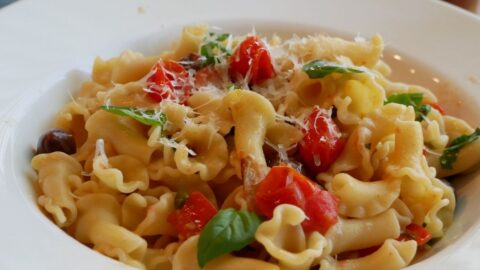 Pasta with Tomatoes, Capers and Olives -トマト、ケイパーと